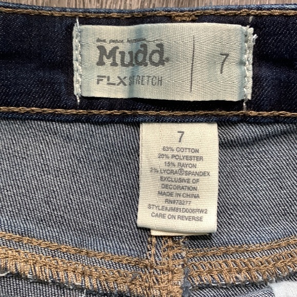Mudd Flx Stretch Frayed Hem Dark Wash Jean Shorts - Picture 8 of 9